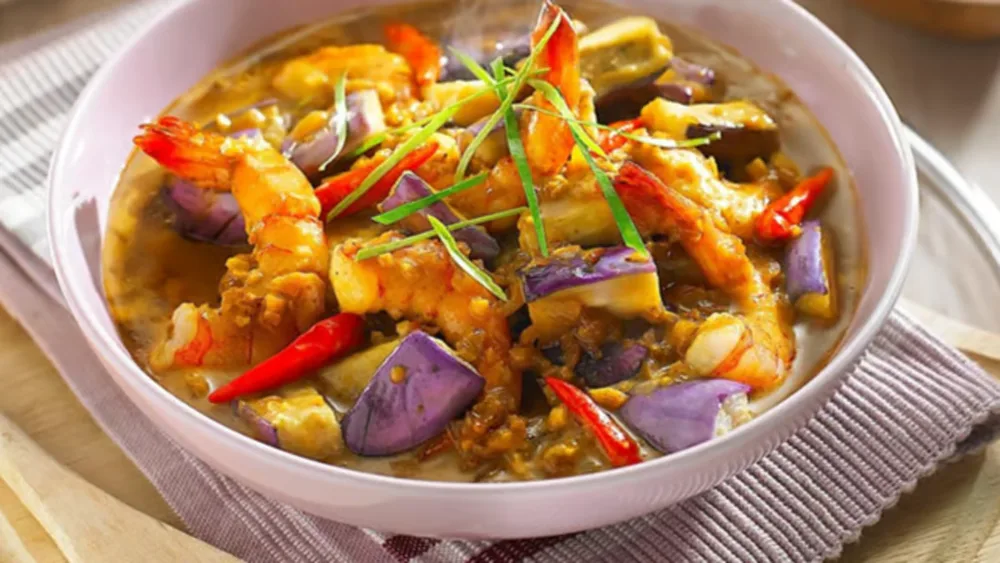 Curry Shrimp w Eggplant Spec served at Hop Tung