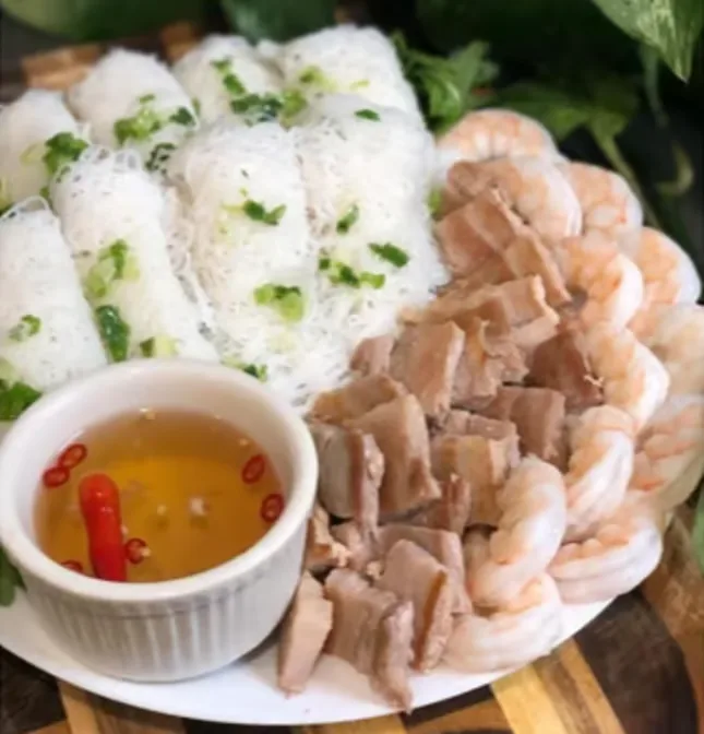 Grilled Beef Banh Hoi served at Hop Tung